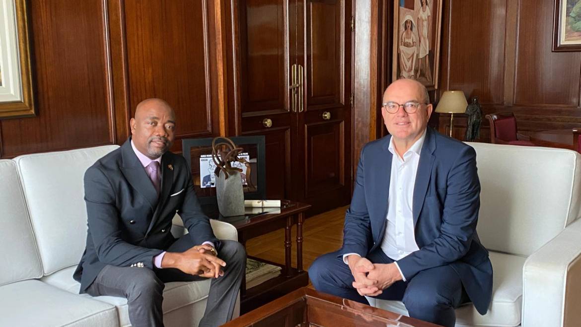 ENCUENTRO ENTRE EL DELEGADO DEL GOBIERNO EN CANARIAS Y EL CÓNSUL DE GUINEA ECUATORIAL EN LAS PALMAS