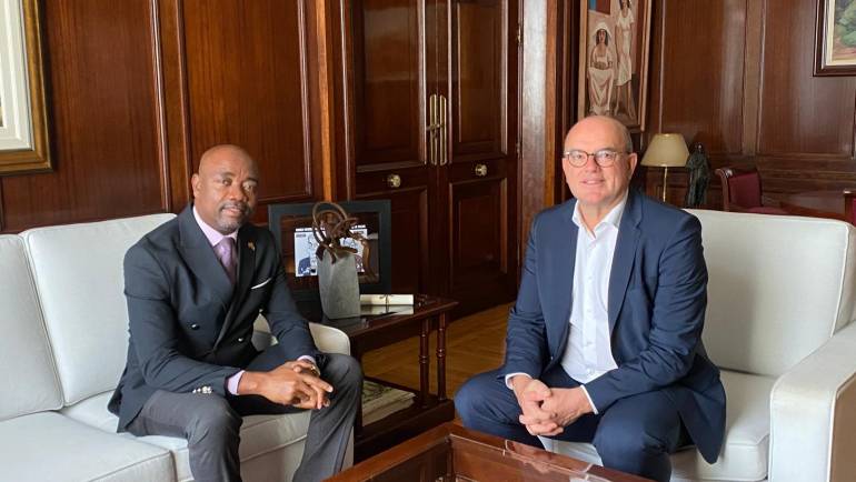 ENCUENTRO ENTRE EL DELEGADO DEL GOBIERNO EN CANARIAS Y EL CÓNSUL DE GUINEA ECUATORIAL EN LAS PALMAS